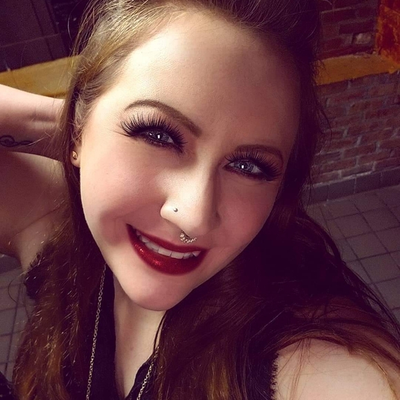 Meet your Posher, Sara - Picture 6 of 6